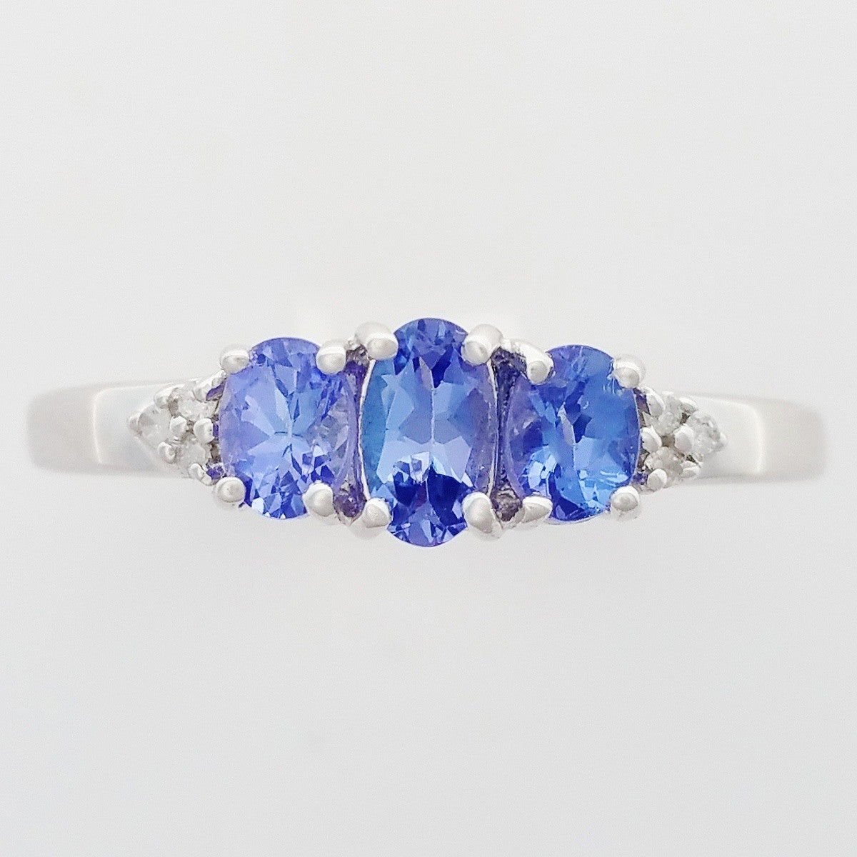9K SOLID WHITE GOLD 0.60CT NATURAL TANZANITE TRILOGY RING WITH 6 DIAMONDS.