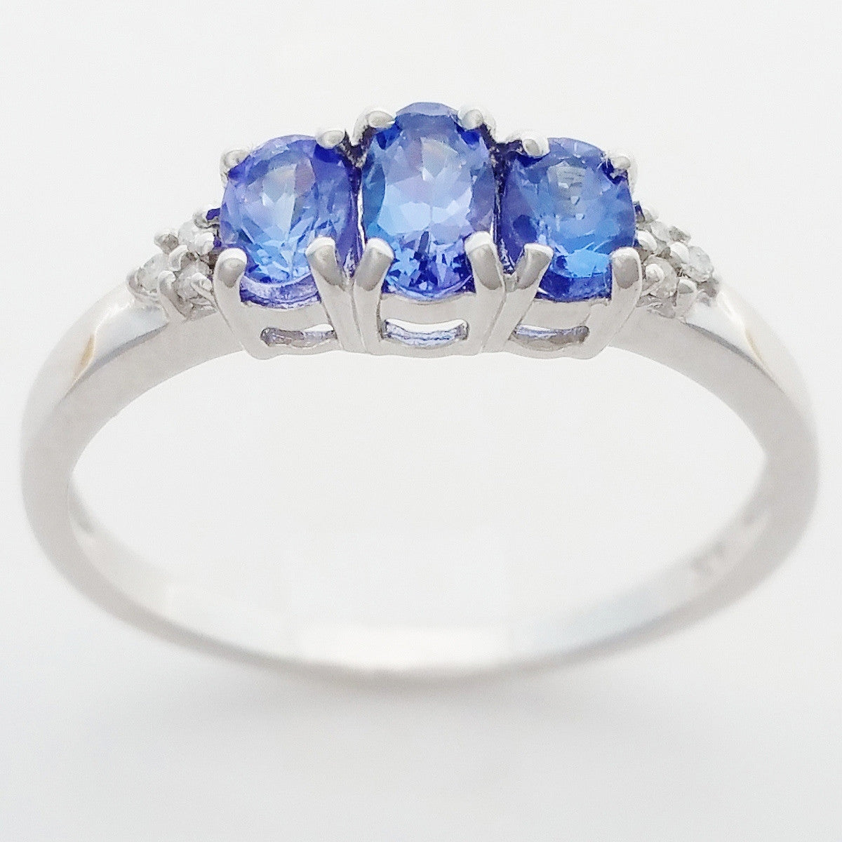 9K SOLID WHITE GOLD 0.60CT NATURAL TANZANITE TRILOGY RING WITH 6 DIAMONDS.