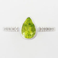 9K SOLID WHITE GOLD 0.80CT NATURAL PEAR CUT PERIDOT RING WITH 8 DIAMONDS.