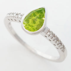 9K SOLID WHITE GOLD 0.80CT NATURAL PEAR CUT PERIDOT RING WITH 8 DIAMONDS.
