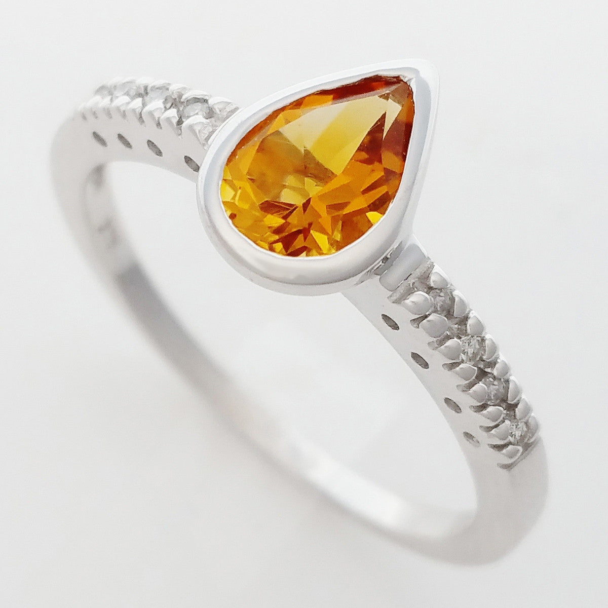 9K SOLID WHITE GOLD 0.70CT NATURAL PEAR CUT CITRINE RING WITH 8 DIAMONDS.