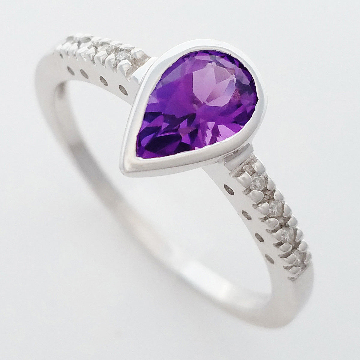 9K SOLID WHITE GOLD 0.70CT NATURAL PEAR CUT AMETHYST RING WITH 8 DIAMONDS.