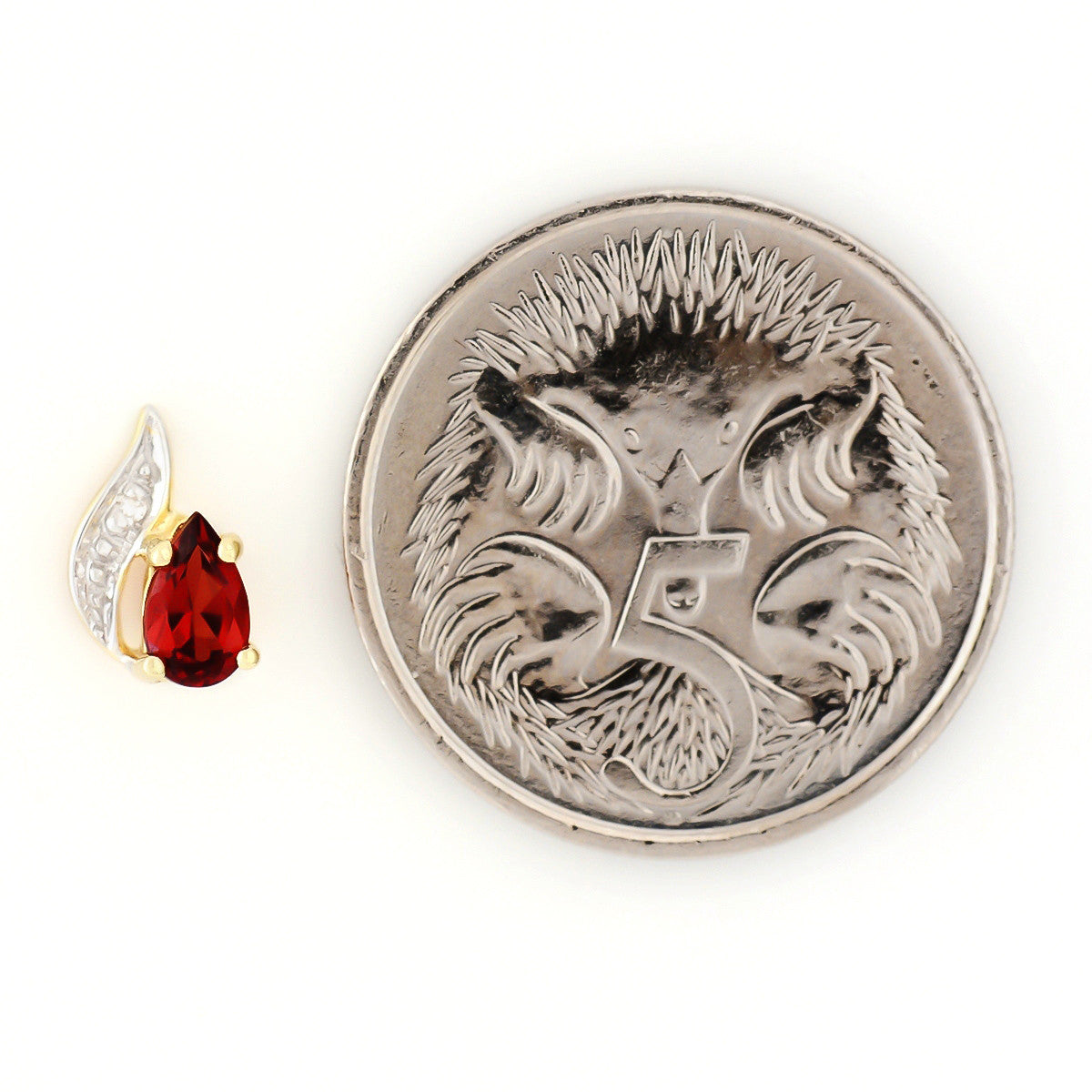 9K SOLID GOLD 0.45CT NATURAL GARNET AND DIAMOND STUD EARRINGS.