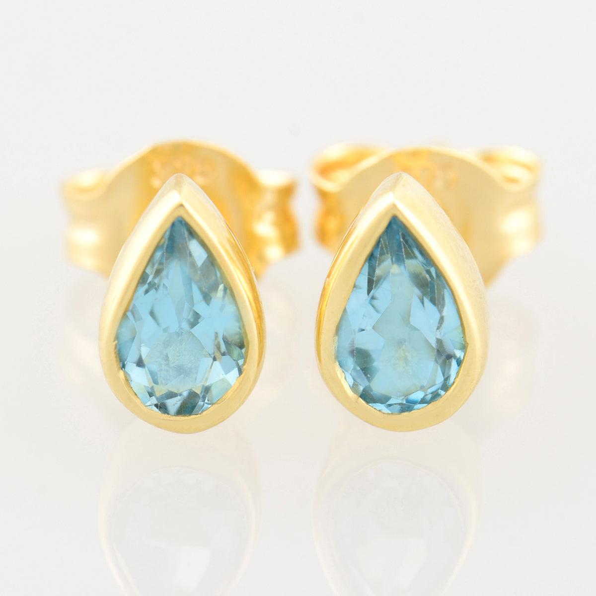 9K SOLID GOLD 0.40CT NATURAL SWISS BLUE TOPAZ TEARDROP STUD EARRINGS.