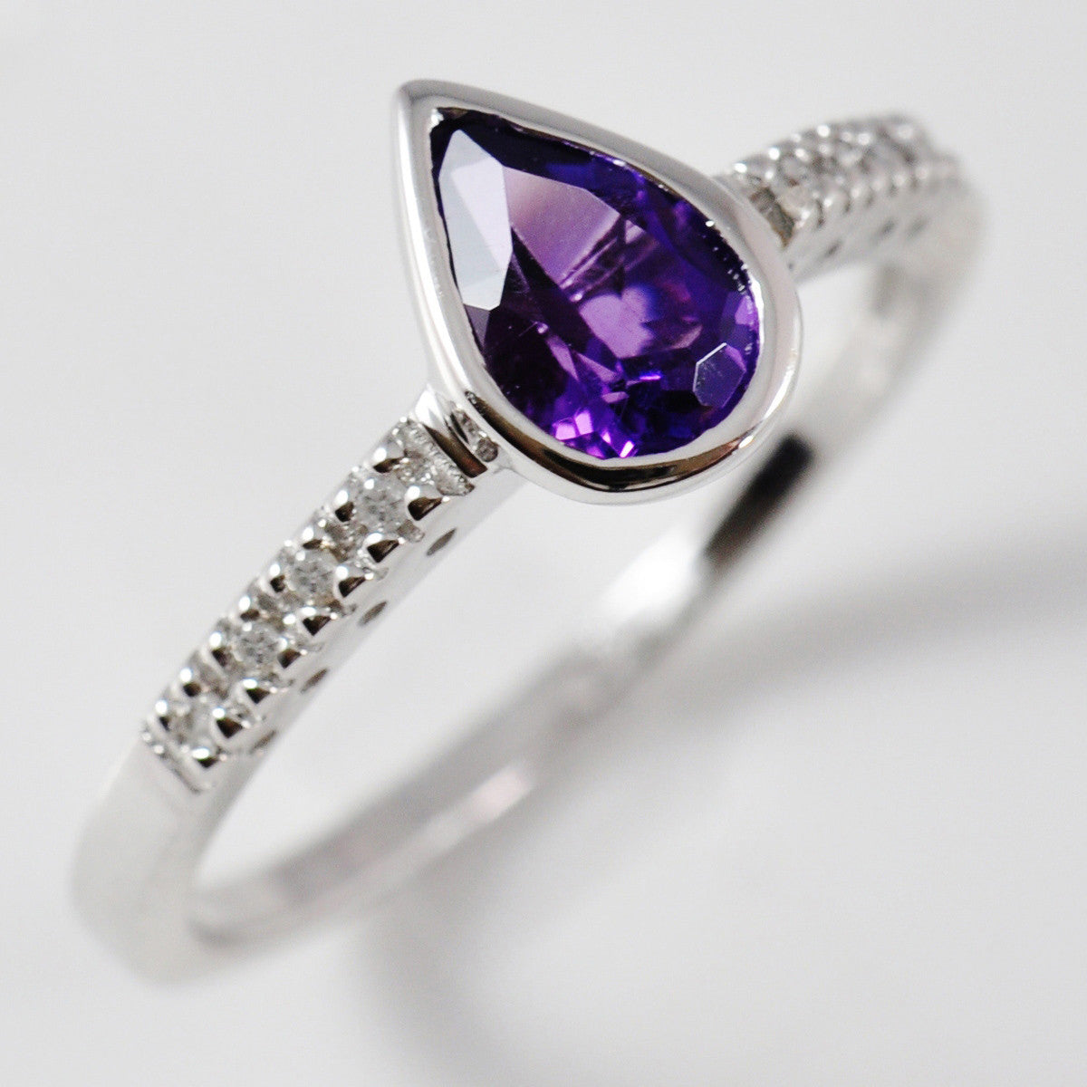 9K SOLID WHITE GOLD 0.70CT NATURAL PEAR CUT AMETHYST RING WITH 8 DIAMONDS.