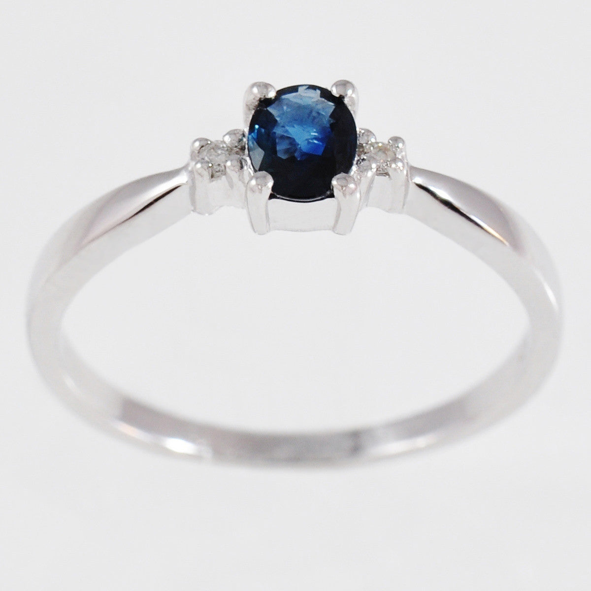 9K SOLID WHITE GOLD 0.40CT NATURAL OVAL BLUE SAPPHIRE RING WITH 2 DIAMONDS.