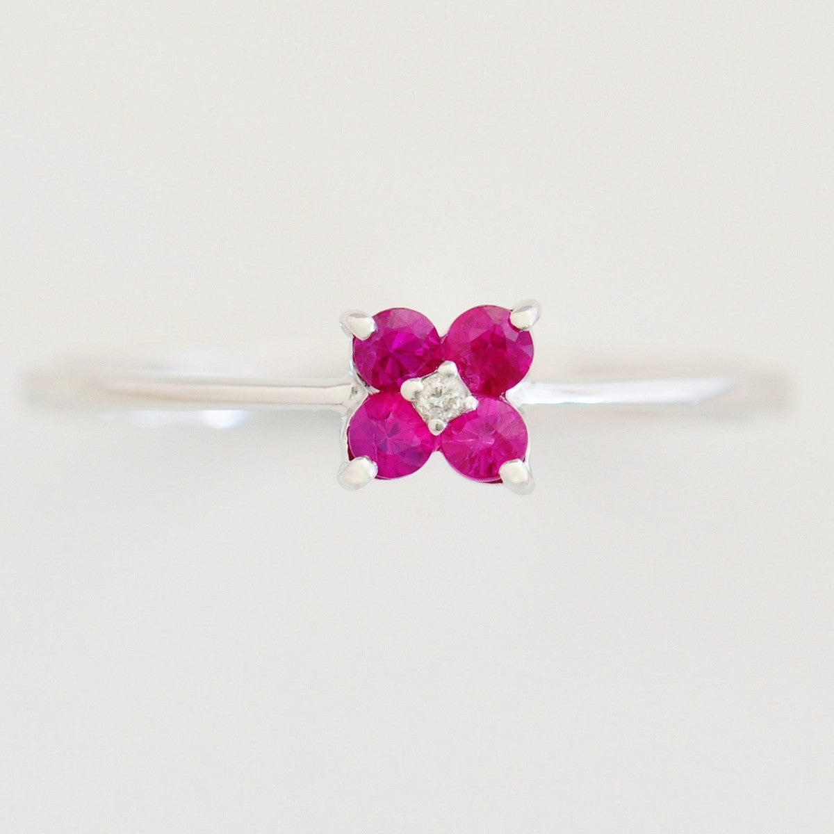 9K SOLID WHITE GOLD 0.20CT RUBY FLORAL CLUSTER RING WITH CENTRE DIAMOND.