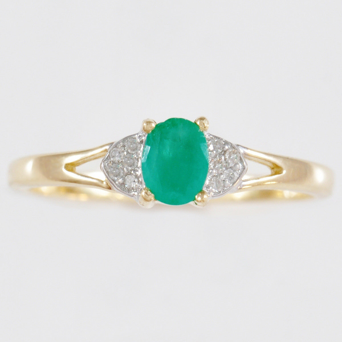 9K SOLID GOLD HANDMADE VINTAGE INSPIRED 0.50CT NATURAL EMERALD RING WITH 10 DIAMONDS.