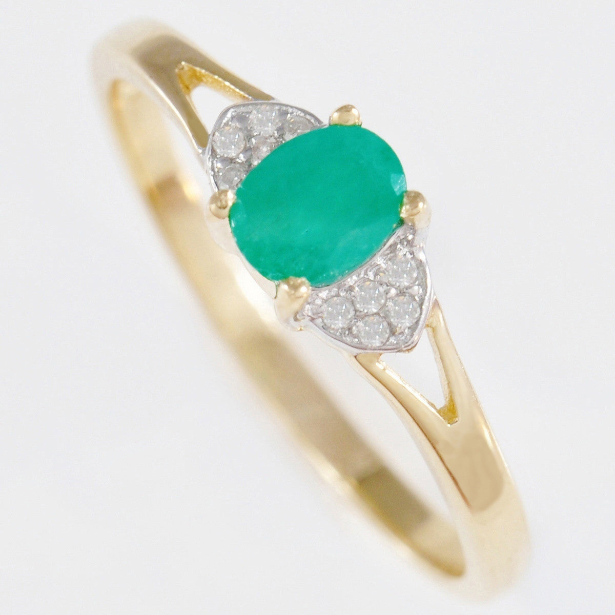 9K SOLID GOLD HANDMADE VINTAGE INSPIRED 0.50CT NATURAL EMERALD RING WITH 10 DIAMONDS.