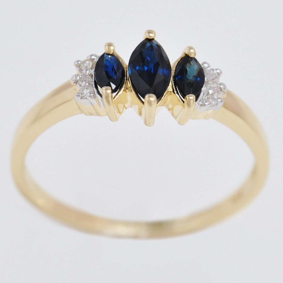 9K SOLID GOLD HANDMADE VINTAGE INSPIRED 0.70CT NATURAL SAPPHIRE RING WITH 6 DIAMONDS.