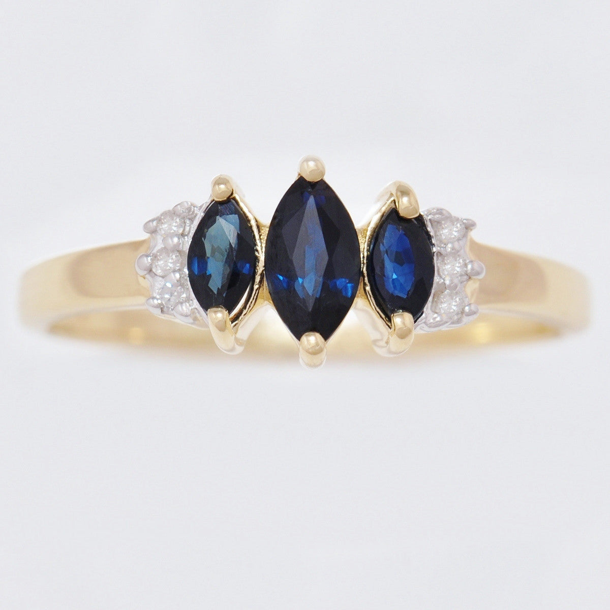 9K SOLID GOLD HANDMADE VINTAGE INSPIRED 0.70CT NATURAL SAPPHIRE RING WITH 6 DIAMONDS.