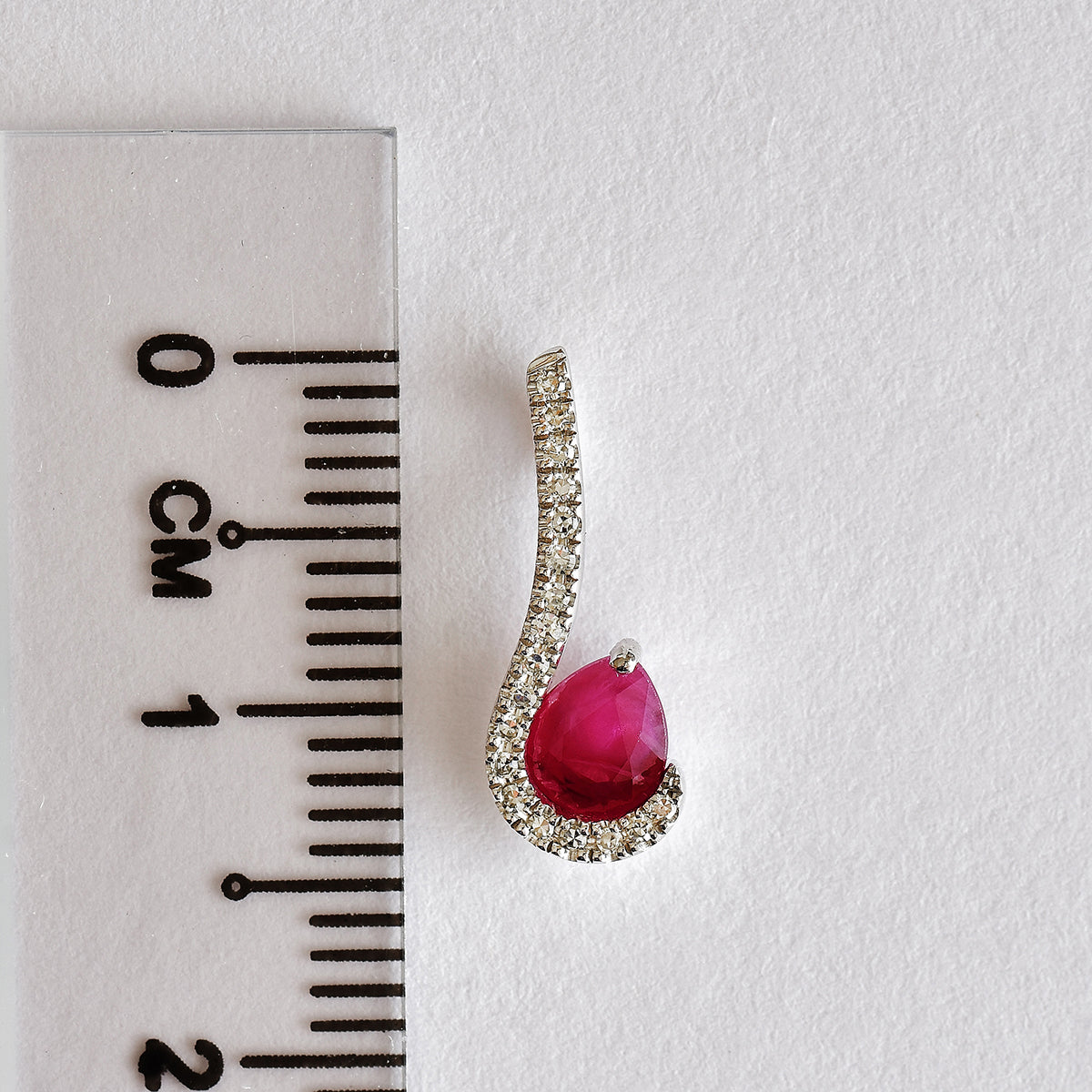 9K SOLID WHITE GOLD 0.40CT NATURAL RUBY PENDANT WITH EIGHTEEN DIAMONDS.