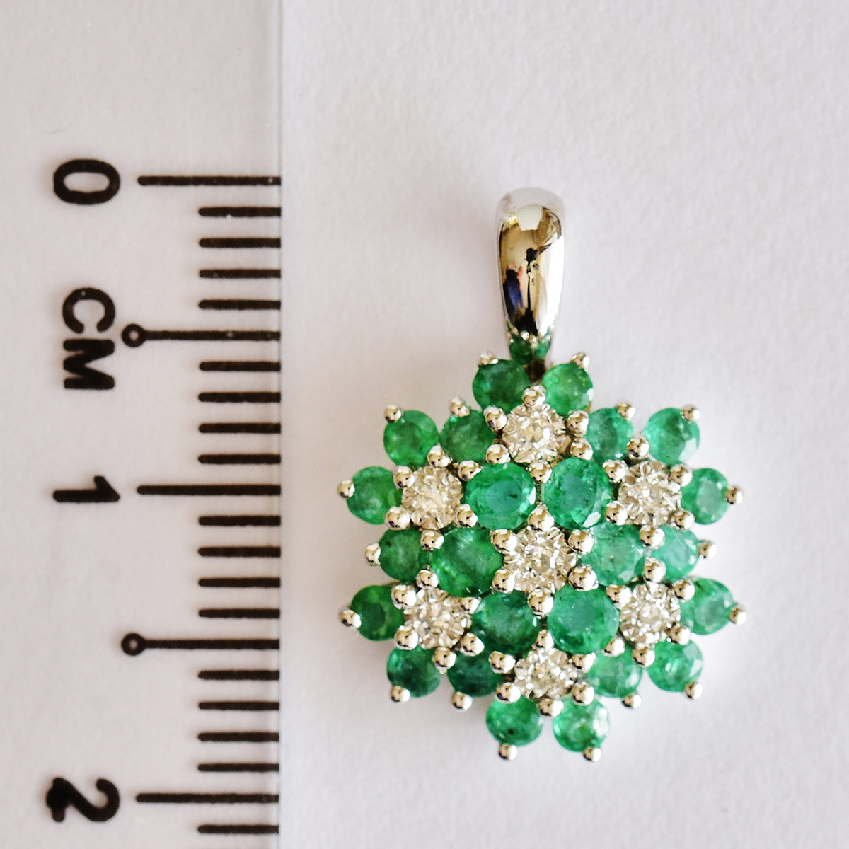 9K SOLID WHITE GOLD 0.85CT NATURAL EMERALD CLUSTER PENDANT WITH SEVEN DIAMONDS.