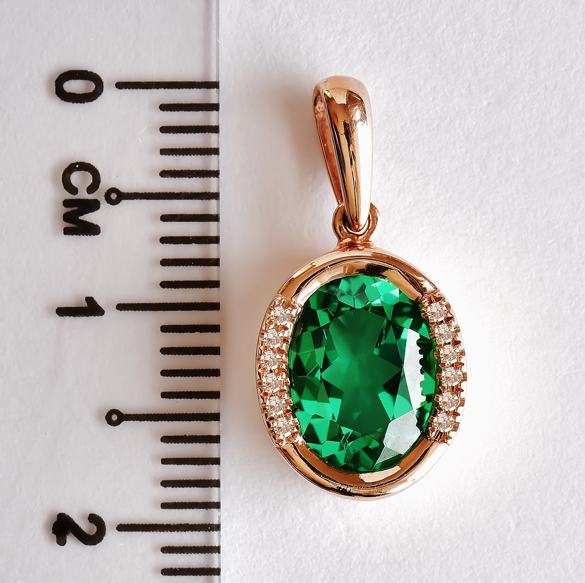 9K SOLID ROSE GOLD 1.90CT NATURAL GREEN QUARTZ PENDANT WITH TWELVE DIAMONDS.