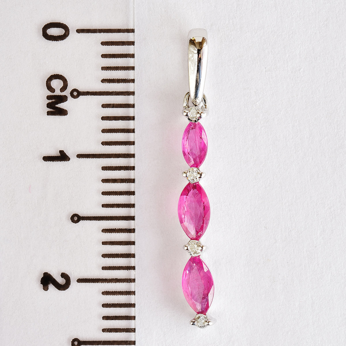 9K SOLID WHITE GOLD 0.45CT NATURAL RUBY PENDANT WITH FOUR DIAMONDS.