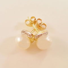 9K SOLID GOLD 7.00MM FRESHWATER PEARL AND DIAMOND EARRINGS.