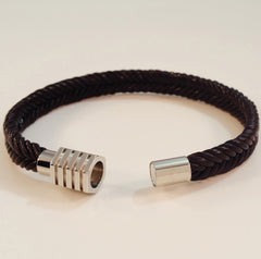 MEN'S BROWN BRAIDED COW HIDE LEATHER BRACELET WITH STAINLESS STEEL CLASP.