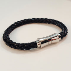 MEN'S BLACK BRAIDED COW HIDE LEATHER BRACELET WITH STAINLESS STEEL CLASP.
