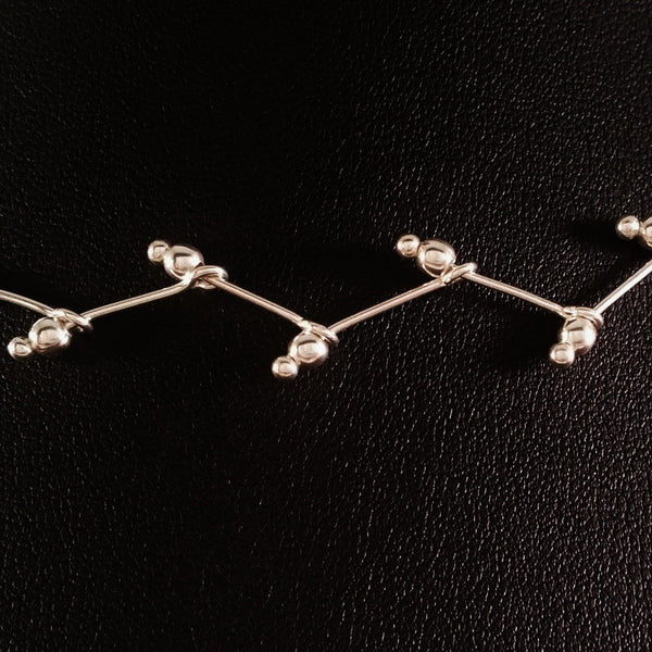 925 STERLING SILVER CHOKER WITH INTRICATE KINK DESIGN.