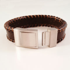 MEN'S BROWN OUTER BRAIDED COW HIDE LEATHER BRACELET WITH BRUSHED STAINLESS STEEL CLASP