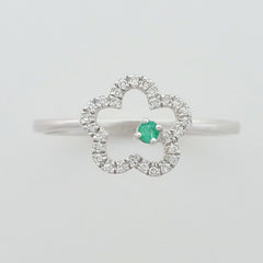 9K SOLID WHITE GOLD 0.05CT NATURAL EMERALD RING WITH 28 DIAMONDS.