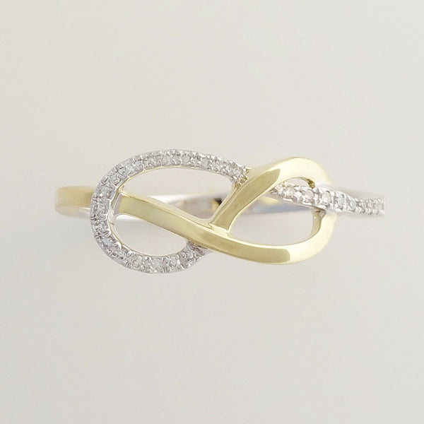 9K SOLID WHITE GOLD & YELLOW GOLD INFINITY RING WITH 26 DIAMONDS.