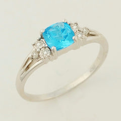 9K SOLID WHITE GOLD 0.60CT NATURAL BLUE TOPAZ RING WITH 6 DIAMONDS.