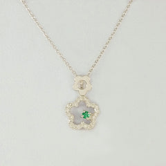 9K SOLID WHITE GOLD 45CM NECKLACE WITH NATURAL EMERALD AND 25 DIAMOND PENDANT.