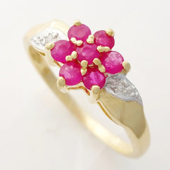 9K SOLID GOLD 0.65CT NATURAL RUBY CLUSTER RING WITH 2 DIAMONDS.