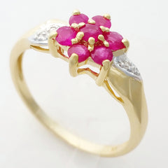 9K SOLID GOLD 0.65CT NATURAL RUBY CLUSTER RING WITH 2 DIAMONDS.