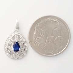 9K SOLID WHITE GOLD 0.30CT BLUE SAPPHIRE ANTIQUE STYLE PENDANT WITH 14 DIAMONDS.