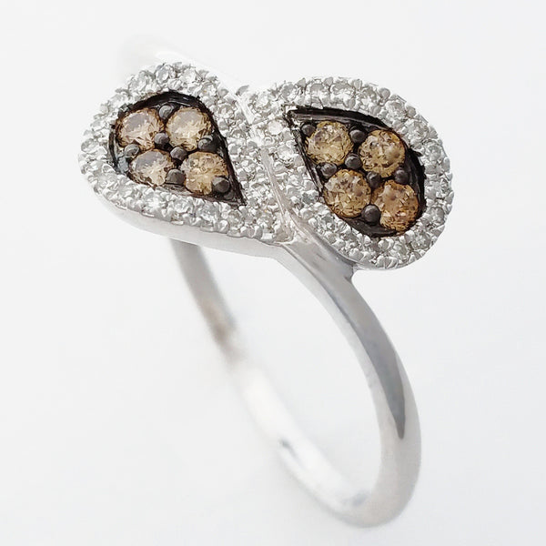 9K SOLID WHITE GOLD 8 NATURAL CHAMPAGNE DIAMOND & 38 WHITE DIAMOND RING.