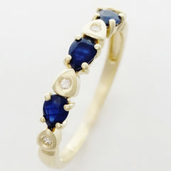9K SOLID GOLD 0.50CT NATURAL AUSTRALIAN PEAR CUT SAPPHIRE RING WITH 4 DIAMONDS.
