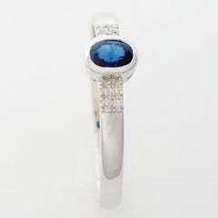 9K SOLID WHITE GOLD 0.25CT NATURAL OVAL BLUE SAPPHIRE RING WITH 8 DIAMONDS.