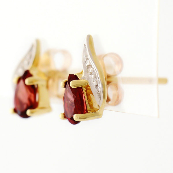9K SOLID GOLD 0.45CT NATURAL GARNET AND DIAMOND STUD EARRINGS.