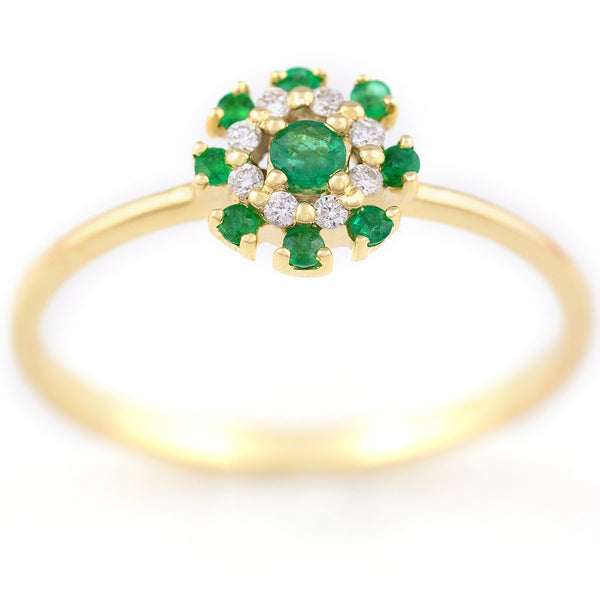9K SOLID GOLD 0.15CT EMERALD CLUSTER RING WITH 8 DIAMONDS.