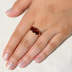 9K SOLID YELLOW GOLD 3.20CT NATURAL ALMANDINE GARNET 3 STONE RING.