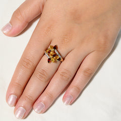 9K SOLID GOLD 2.10CT CITRINE & GARNET RETRO STYLE COCKTAIL RING WITH 4 DIAMONDS.