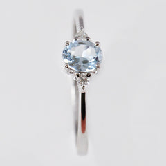 9K SOLID WHITE GOLD 0.30CT NATURAL OVAL AQUAMARINE RING WITH 2 DIAMONDS.