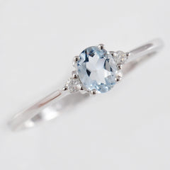 9K SOLID WHITE GOLD 0.30CT NATURAL OVAL AQUAMARINE RING WITH 2 DIAMONDS.
