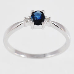 9K SOLID WHITE GOLD 0.40CT NATURAL OVAL BLUE SAPPHIRE RING WITH 2 DIAMONDS.