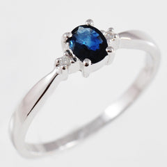 9K SOLID WHITE GOLD 0.40CT NATURAL OVAL BLUE SAPPHIRE RING WITH 2 DIAMONDS.