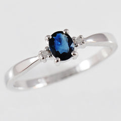 9K SOLID WHITE GOLD 0.40CT NATURAL OVAL BLUE SAPPHIRE RING WITH 2 DIAMONDS.