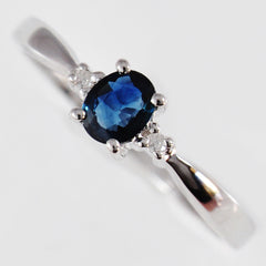 9K SOLID WHITE GOLD 0.40CT NATURAL OVAL BLUE SAPPHIRE RING WITH 2 DIAMONDS.