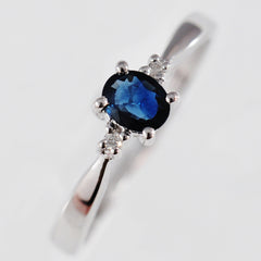 9K SOLID WHITE GOLD 0.40CT NATURAL OVAL BLUE SAPPHIRE RING WITH 2 DIAMONDS.