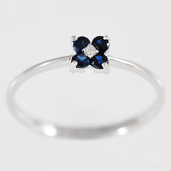 9K SOLID WHITE GOLD 0.20CT SAPPHIRE FLORAL CLUSTER RING WITH CENTRE DIAMOND.