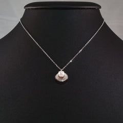 925 STERLING SILVER NECKLACE WITH GENUINE FRESHWATER PEARL SET IN SEA SHELL PENDANT.